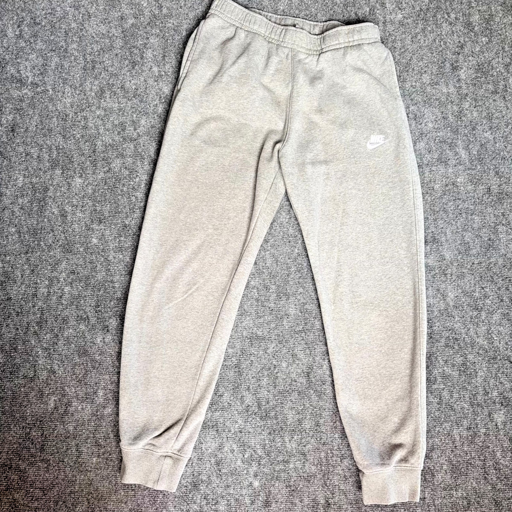 Nike Club Fleece Mens Joggers Size M Gray Sweatpants Elastic Waist BV2671-063